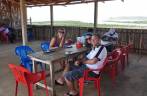 Café da manhã com o Marco e a Elisiana, nossos amigos italianos, num rancho no norte da península de La Guajira, na Colômbia